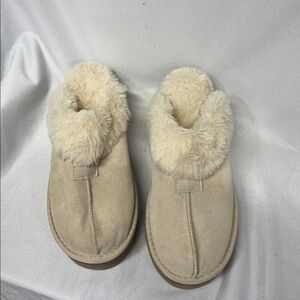 JoySpun leather Cozy Faux Fur Lined Slippers size 6